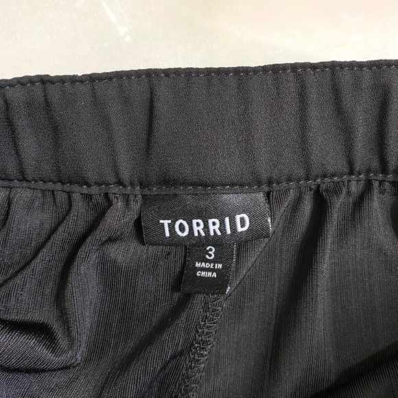 Torrid Black Crepe Cage Swing Tank Top - Picture 5 of 5